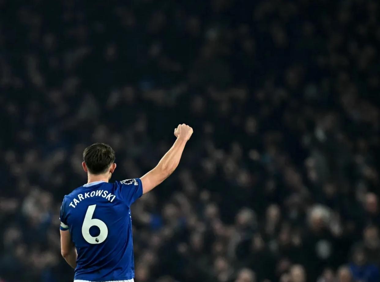 关于利物浦客场平局，保持领先优势的信息