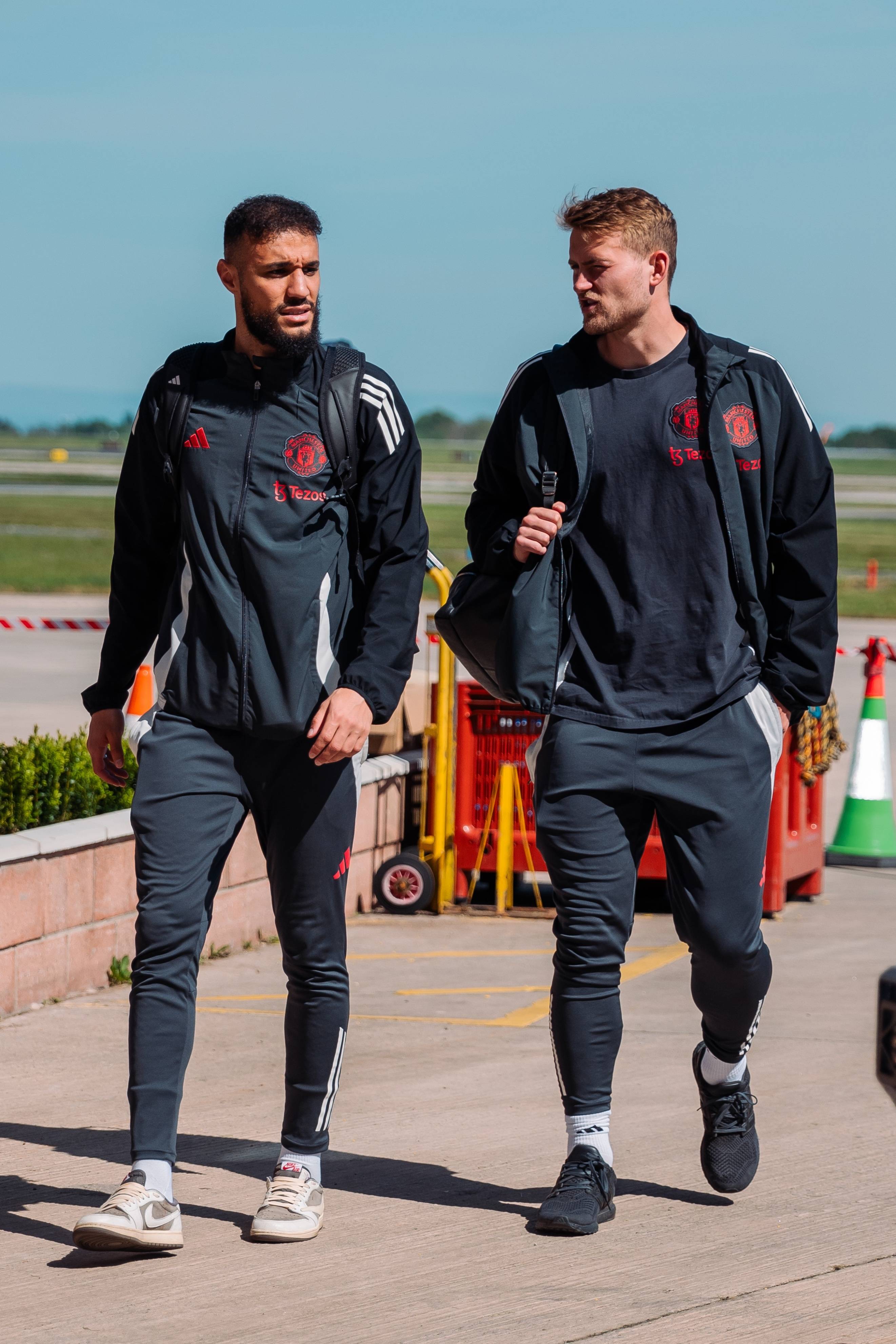 曼联球迷现场助威，激发球队夺冠斗志的简单介绍