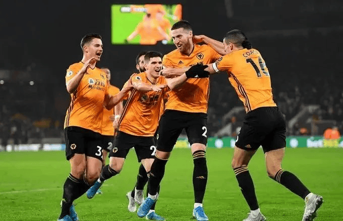 星空体育视频-狼队连续取胜，冲击联赛前四