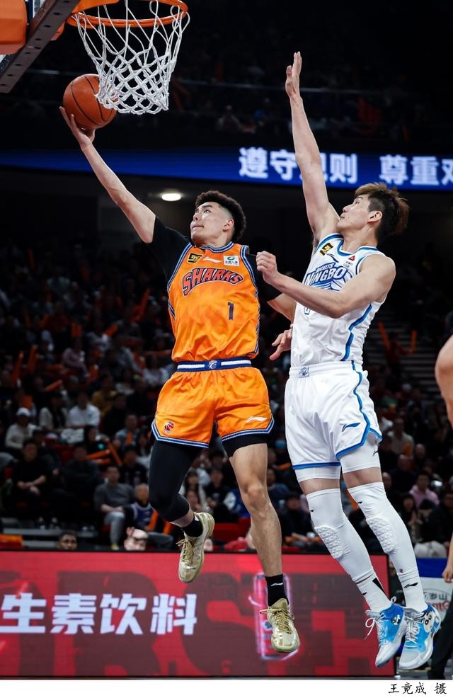 星空体育活动-关于上海大鲨鱼队打出团队配合，取得胜利的信息