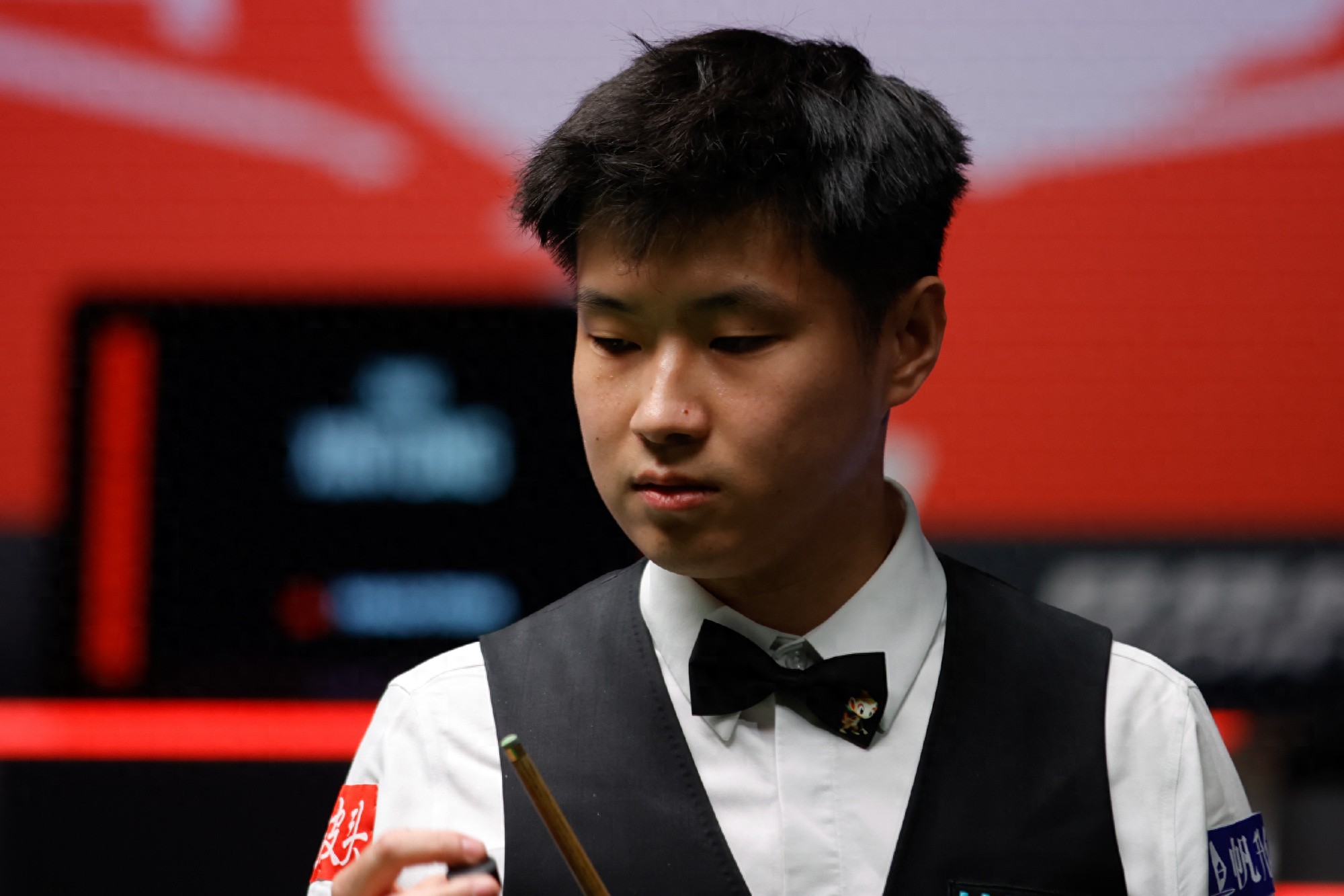 比赛进入白热化阶段，选手们拼尽全力