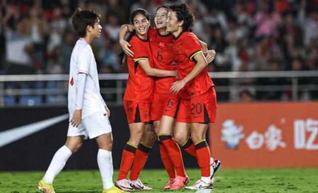 荷兰女足表现火热，球场上持续领先