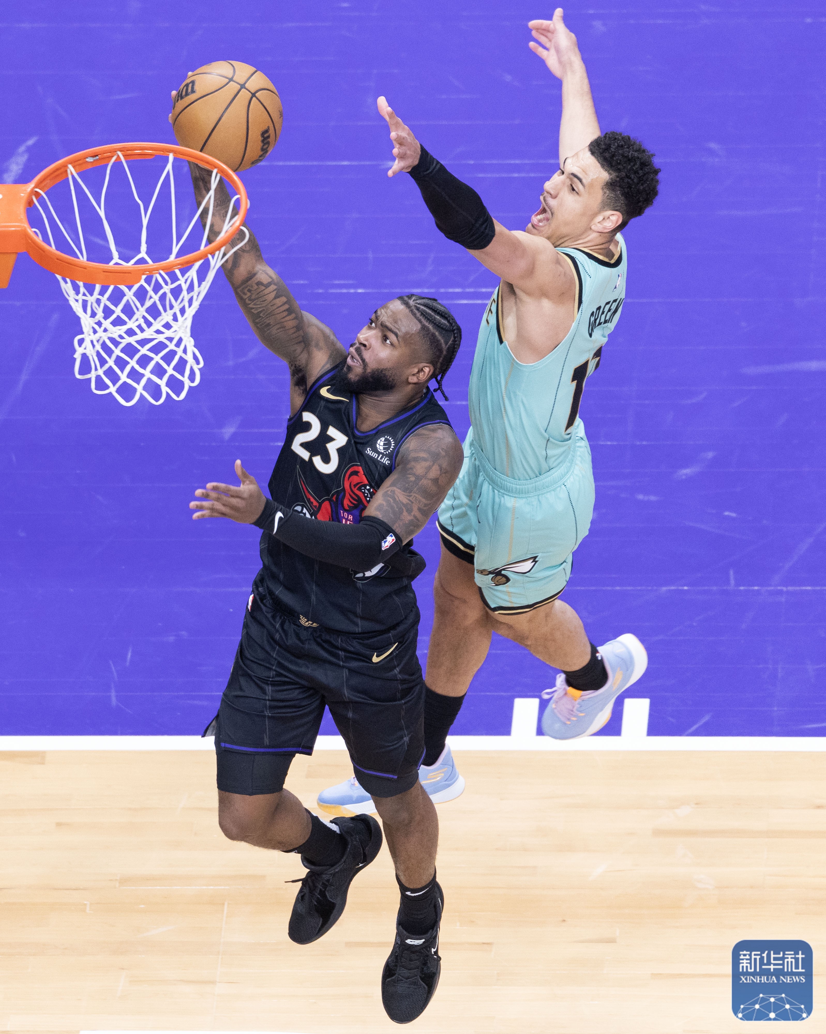 黄蜂队新秀表现优异战胜对手