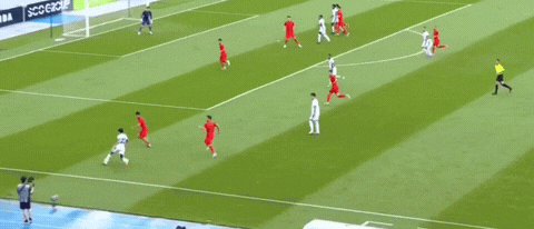 星空体育登录入口-裁判判罚引发争议，比赛扑朔迷离