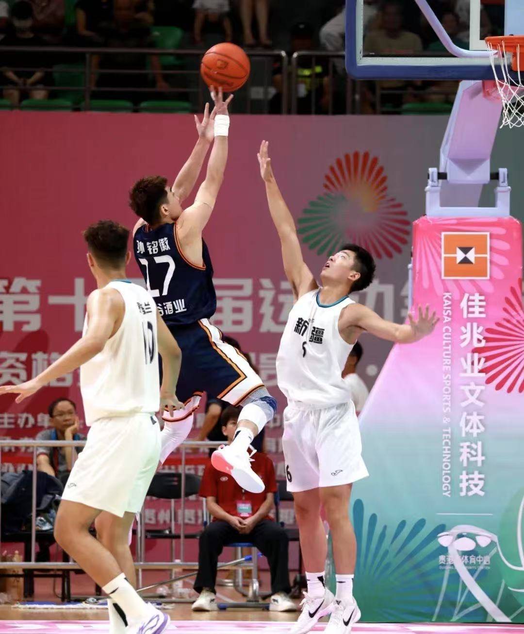 辽宁男篮实力备受瞩目，认真备战