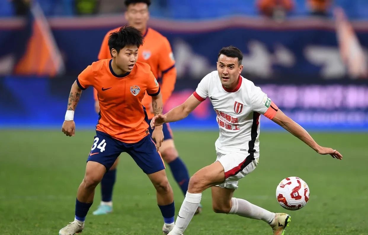 星空体育中国官网-华夏大胜佳兆业，中超表现抢眼