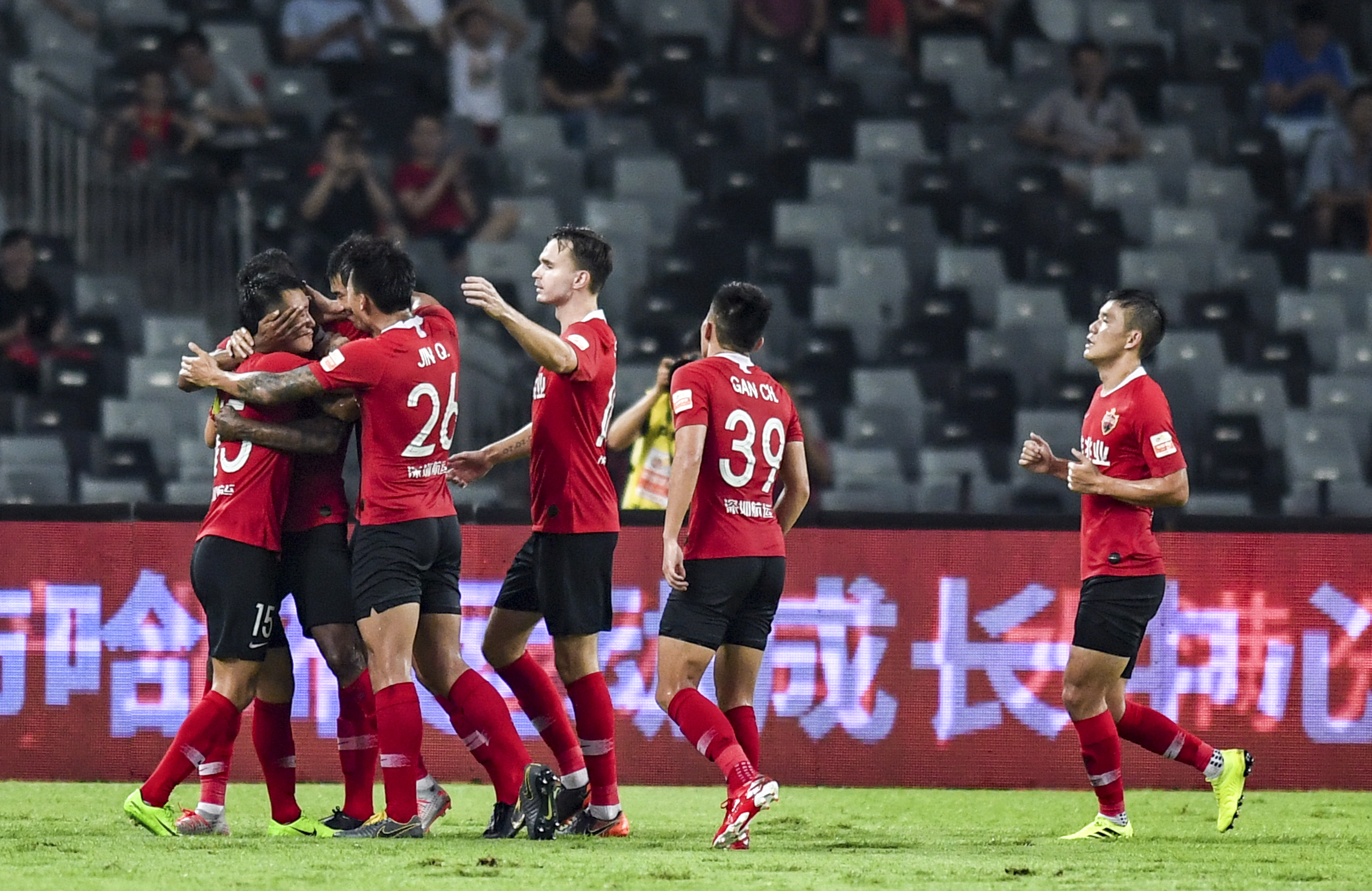 华夏大胜佳兆业，中超表现抢眼