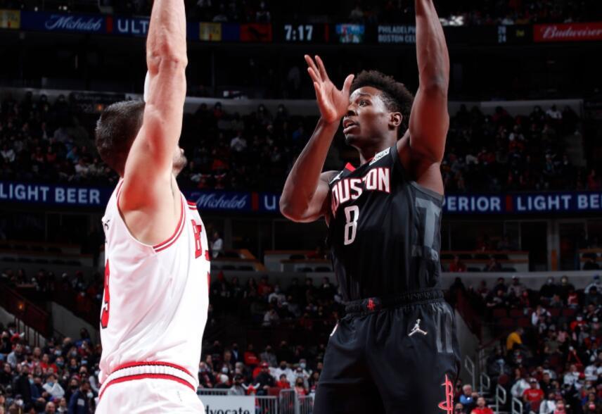 人遭遇挑战赛，能否在东部夺得一席之地？