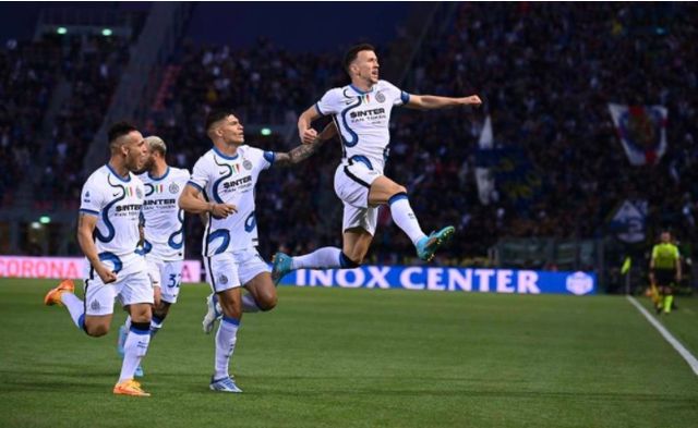 包含乌迪内斯主场连胜，重回欧战资格争夺榜的词条