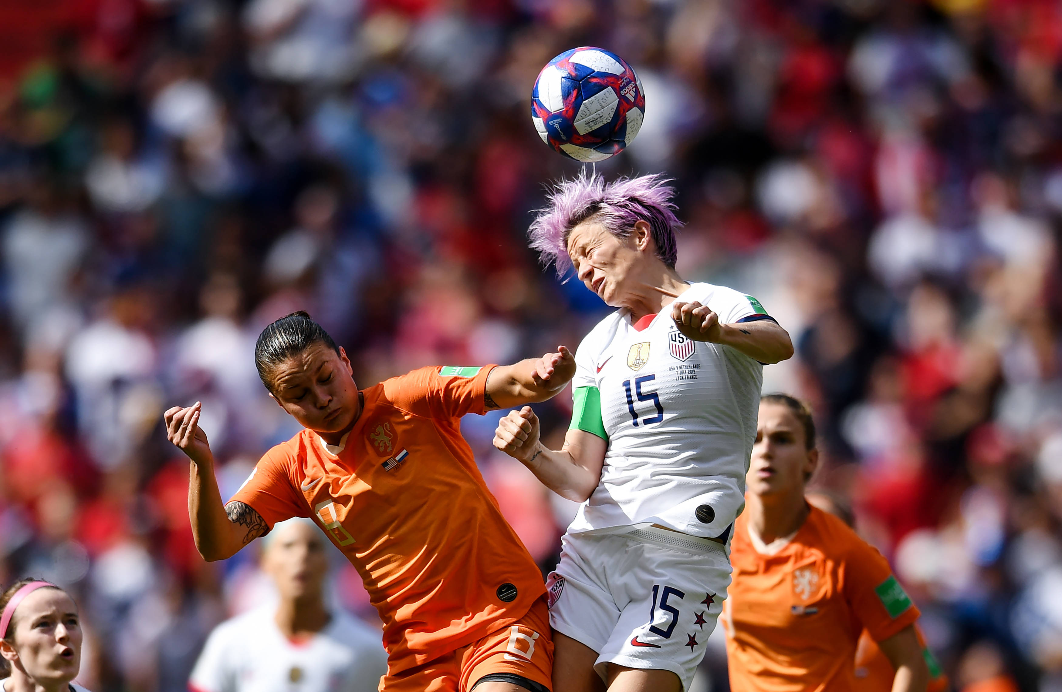 包含足坛赛事精选：女足国家队收获多重胜利的词条