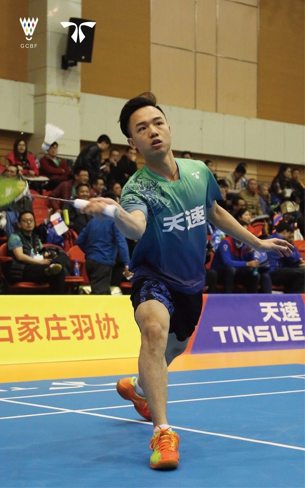 关于比赛节奏明快，双方你来我往互有攻守的信息