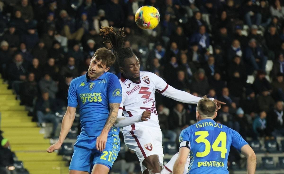 都灵球队在客场比赛中遭遇失利 都灵球队在客场比赛中遭遇失利