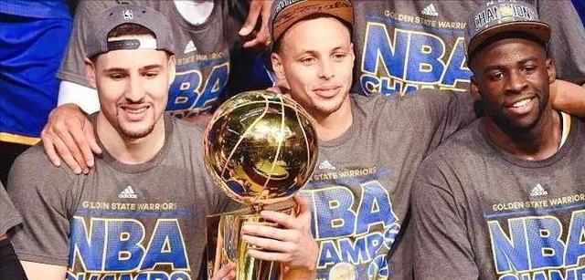 星空体育app下载地址-勇士大胜，将与猛龙争夺总冠军