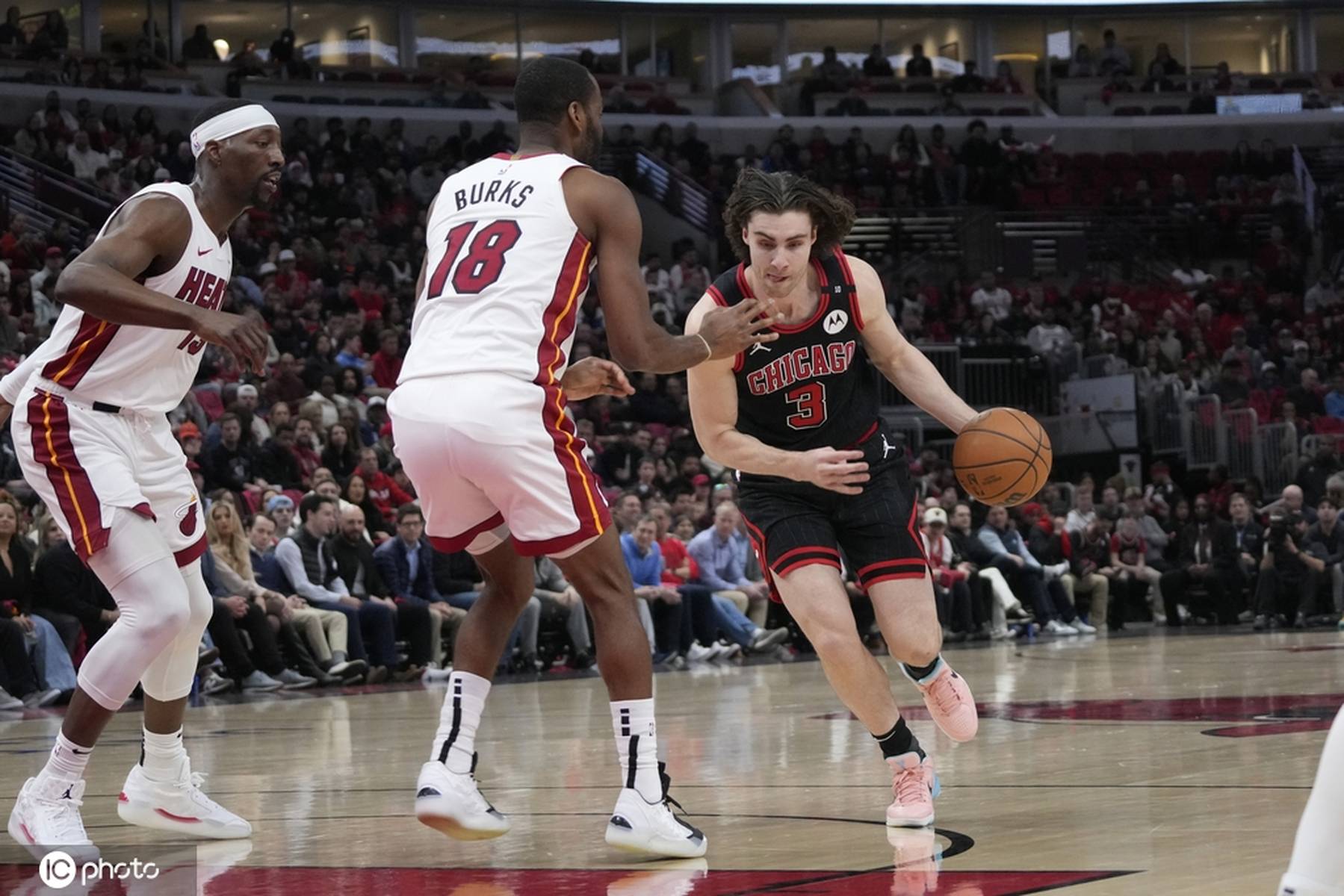 星空体育馆-热火再战凯尔特人，实力对决引人期待