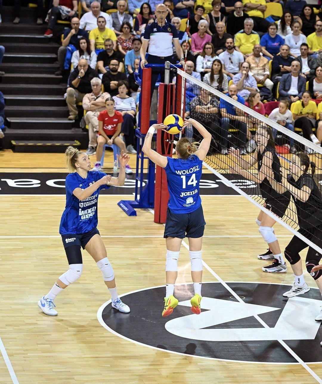 接发球的篮球队员飘逸大气！的简单介绍