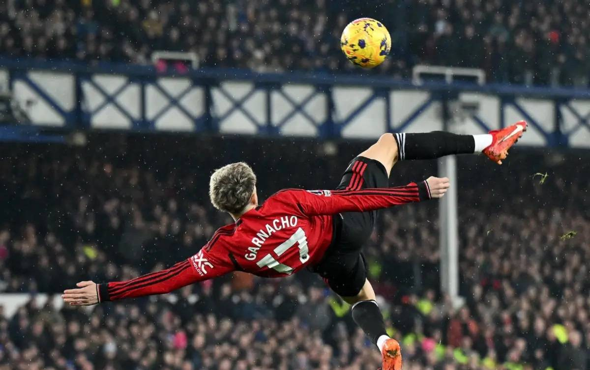 星空体育下载-精彩瞬间不断上演，双方球队要在场上拼尽全力