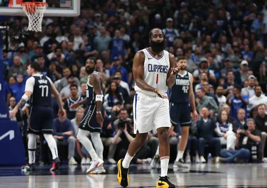 快船高效进攻，纵横独行侠坐拥西区榜首的简单介绍