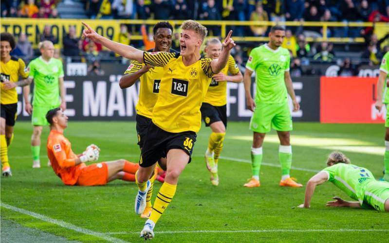 关于多特蒙德客场取得三分，排名大幅上升至第四位的信息