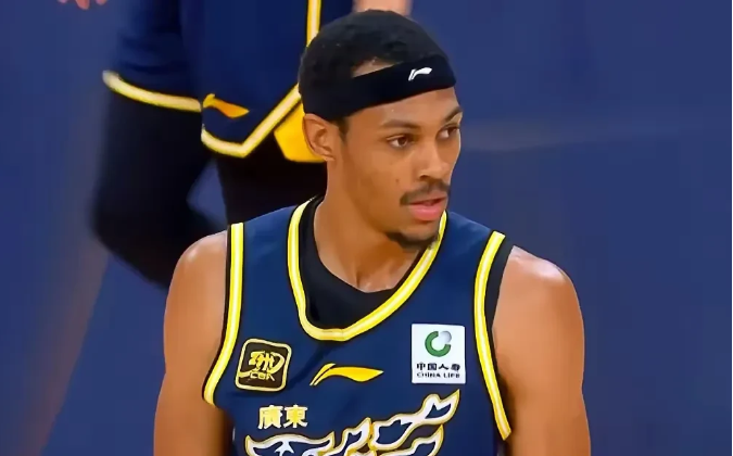 球队主教练推动战术变化，提升球队整体实力