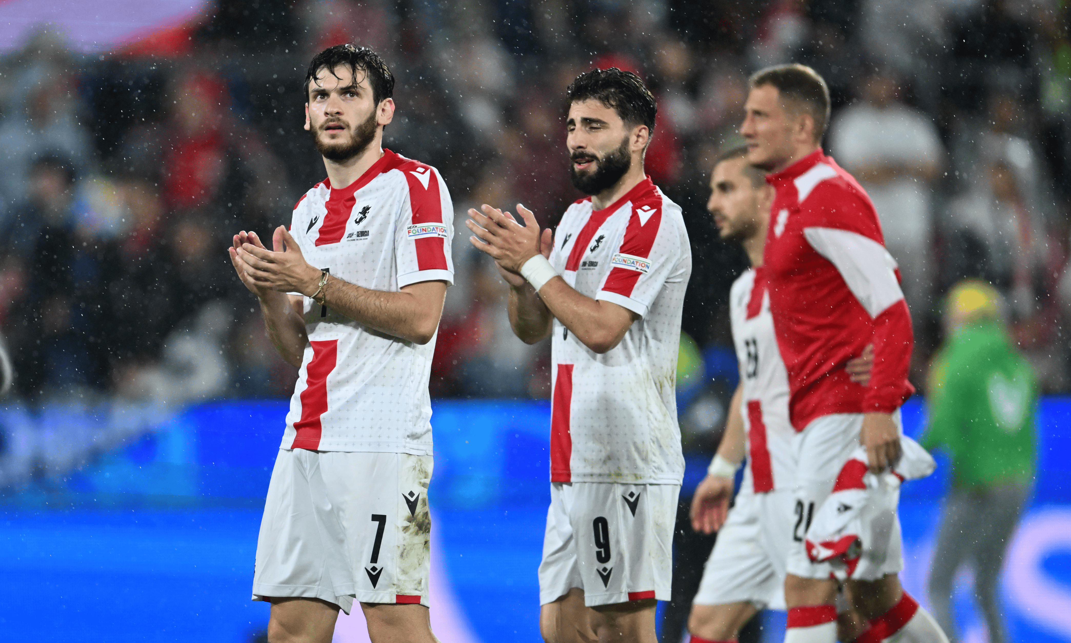 欧洲足坛激烈角逐，冠军宝座唾手可得的简单介绍