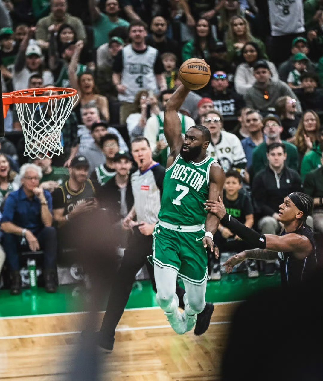 星空体育馆-凯尔特人擒太阳，霍福德贡献关键进球的简单介绍