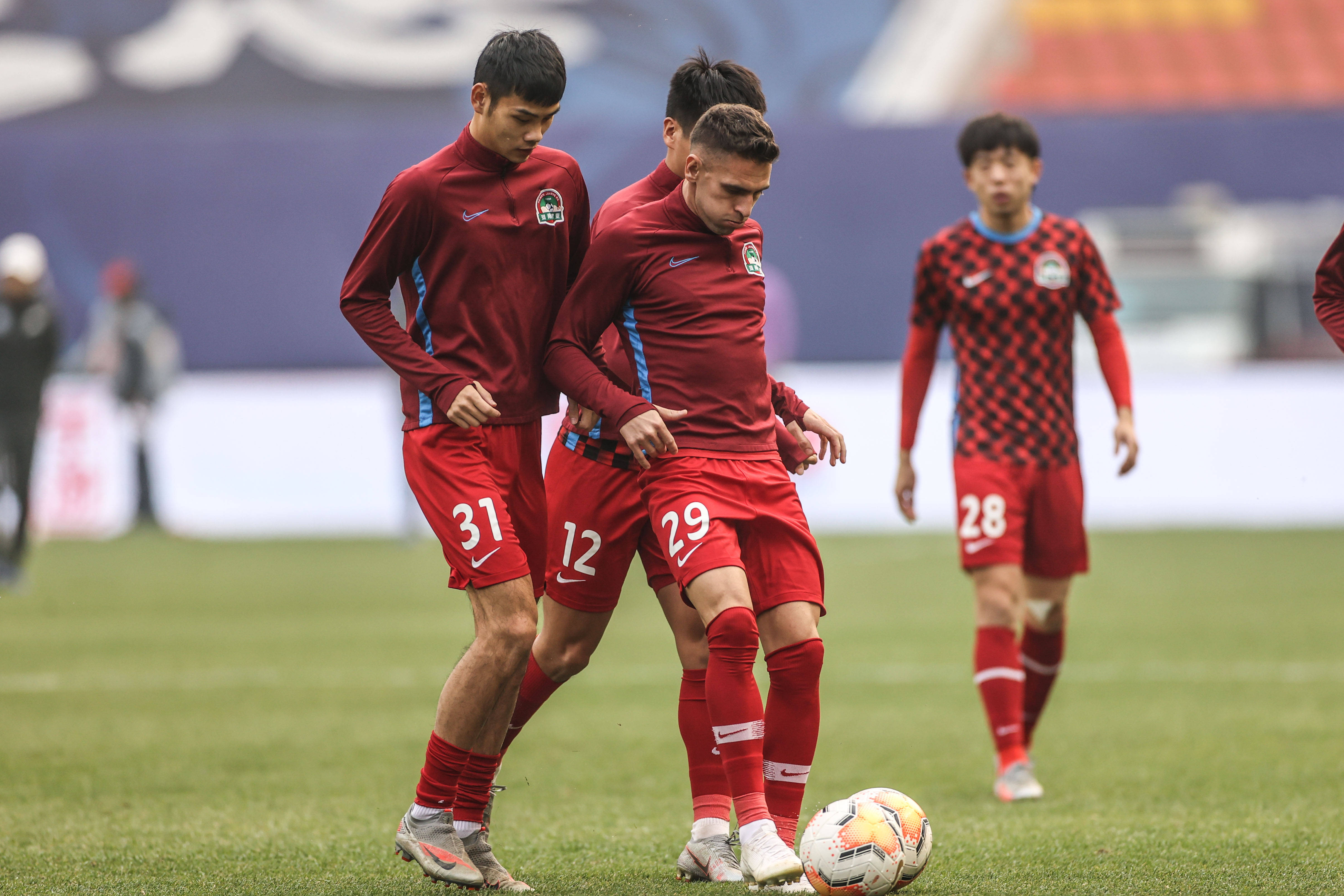 星空体育网页版入口-河南建业主场逆转天津泰达，豪取三分