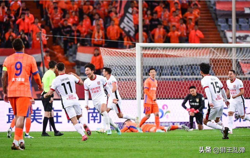 球队战术变阵奏效！出人意料将对手拖入泥潭