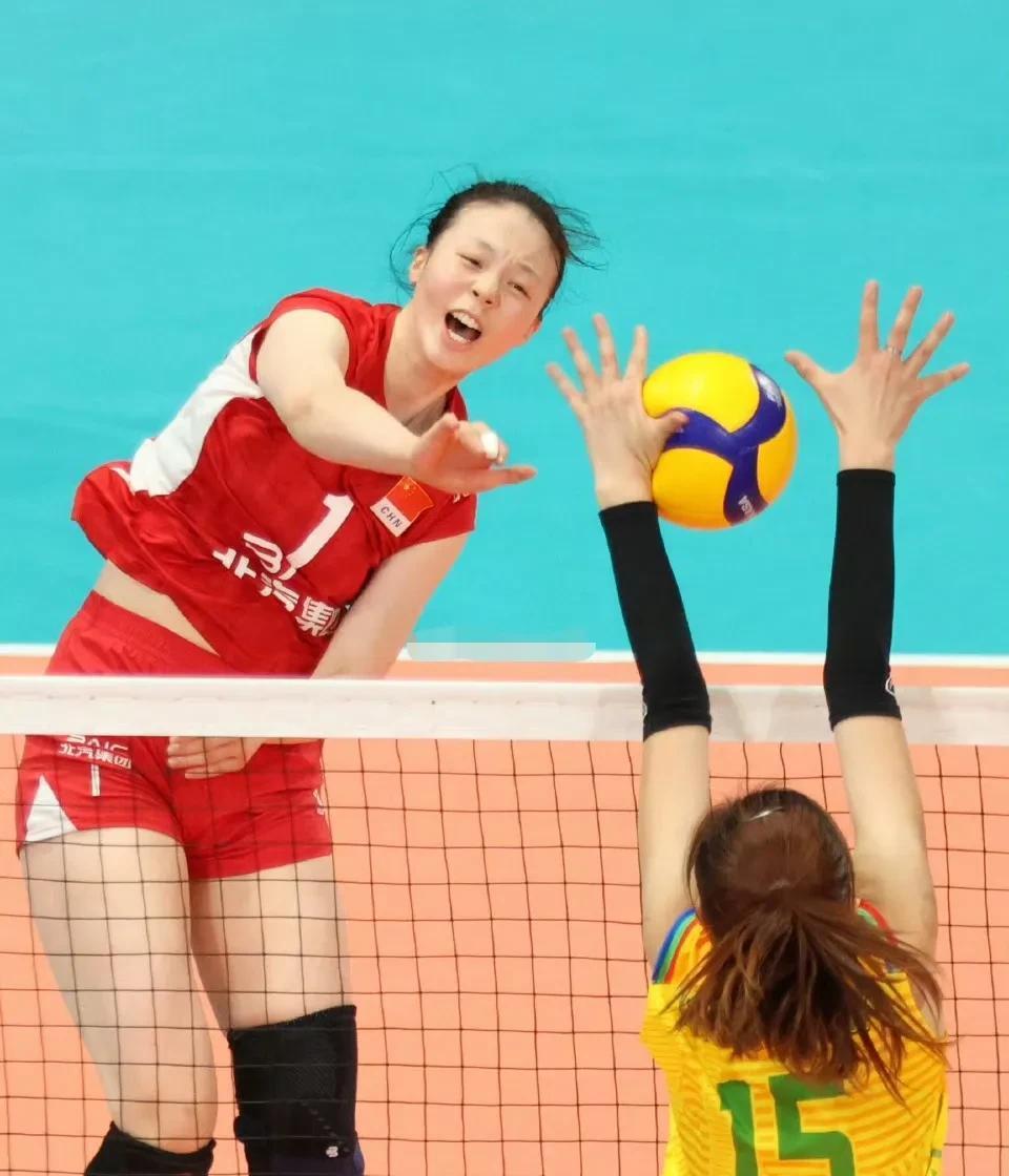 越南排球运动员实现逆袭，一举夺冠