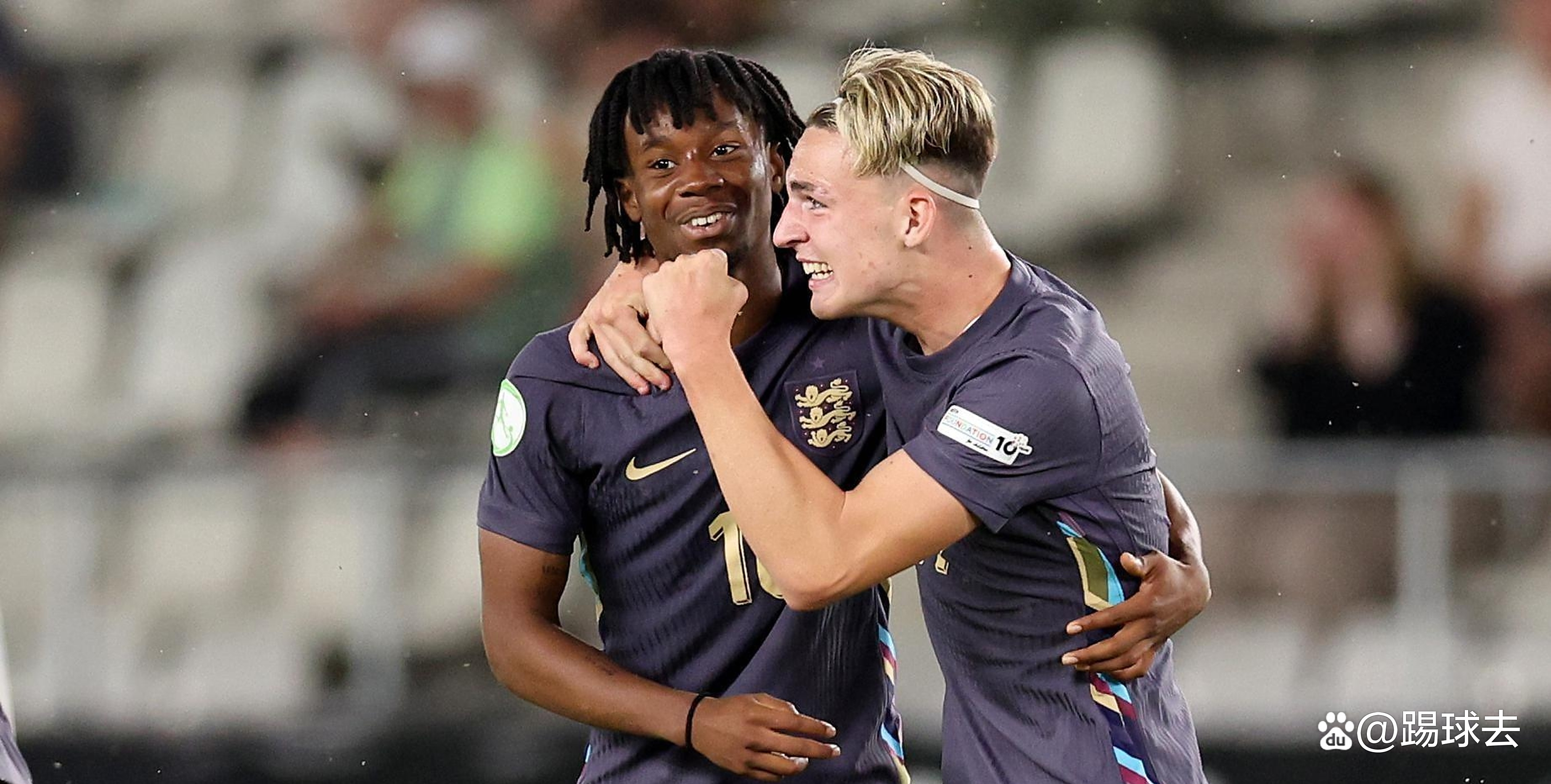 包含荷兰队1-0战胜英格兰队，梅尔温特进球成全场焦点的词条