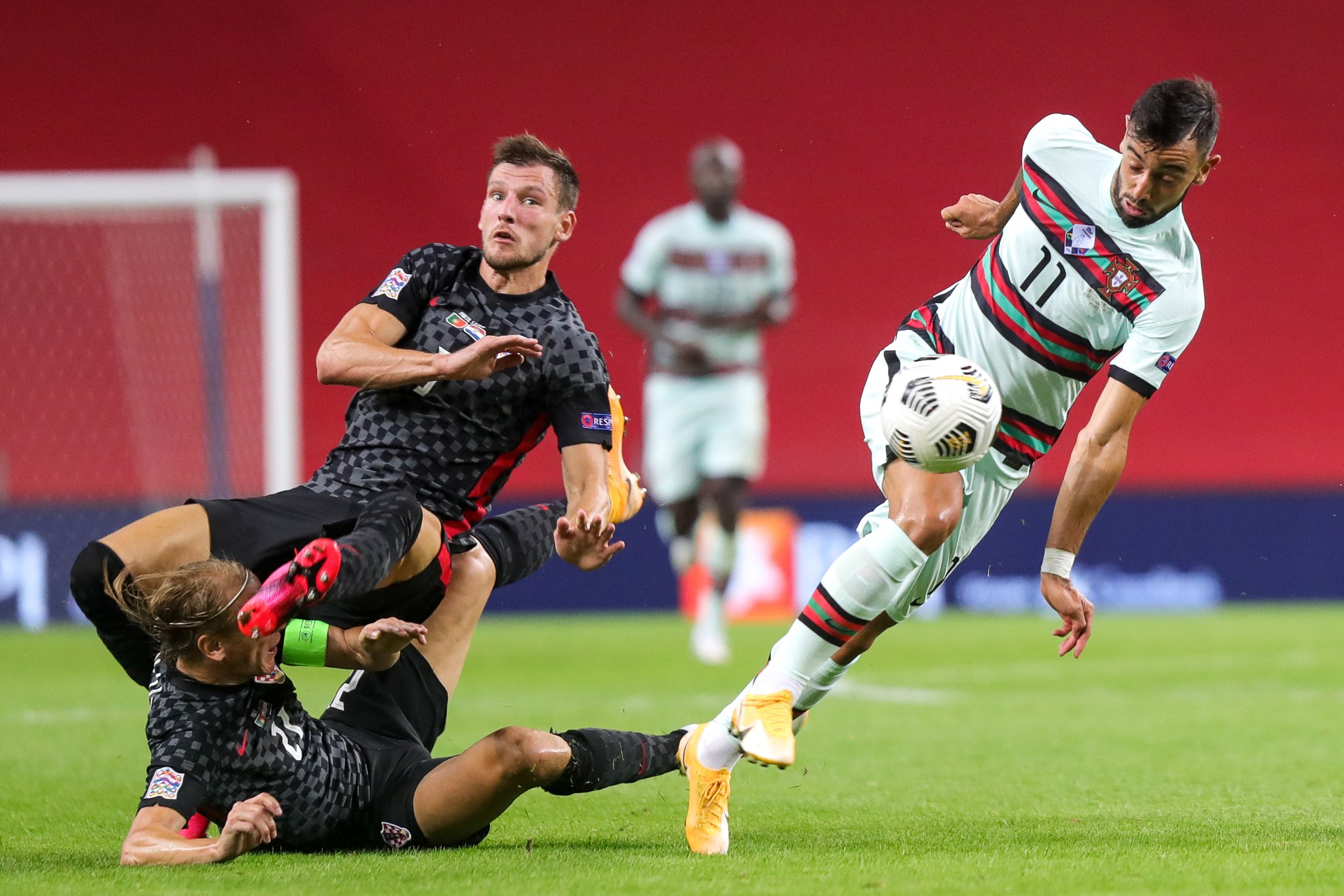 包含卡迪夫城中场助攻逐个进球，完美发挥的词条