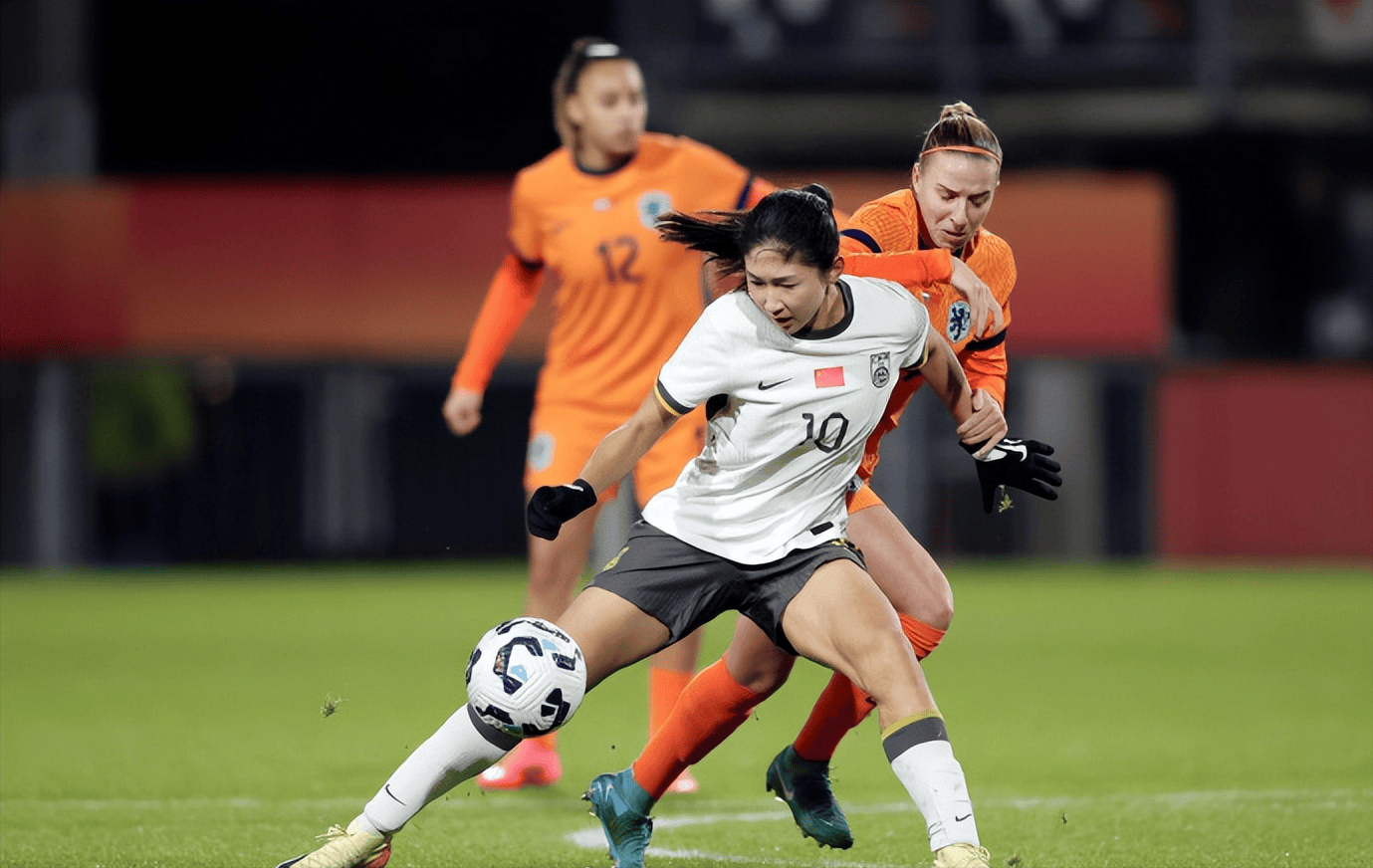 大战精彩一幕：女足全员拼尽全力，夺得关键胜利的简单介绍