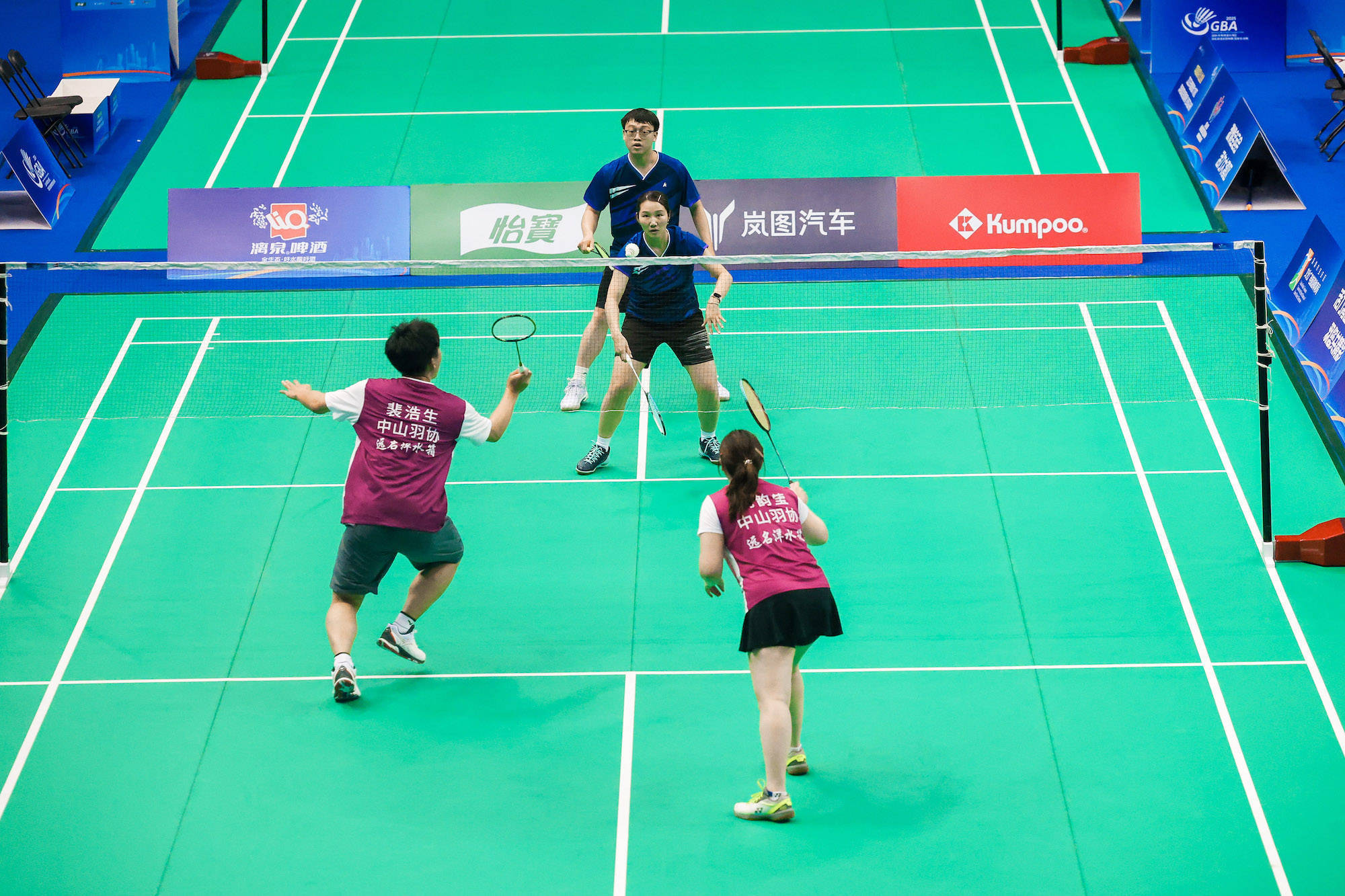 羽毛球男子团体赛选手实力对决