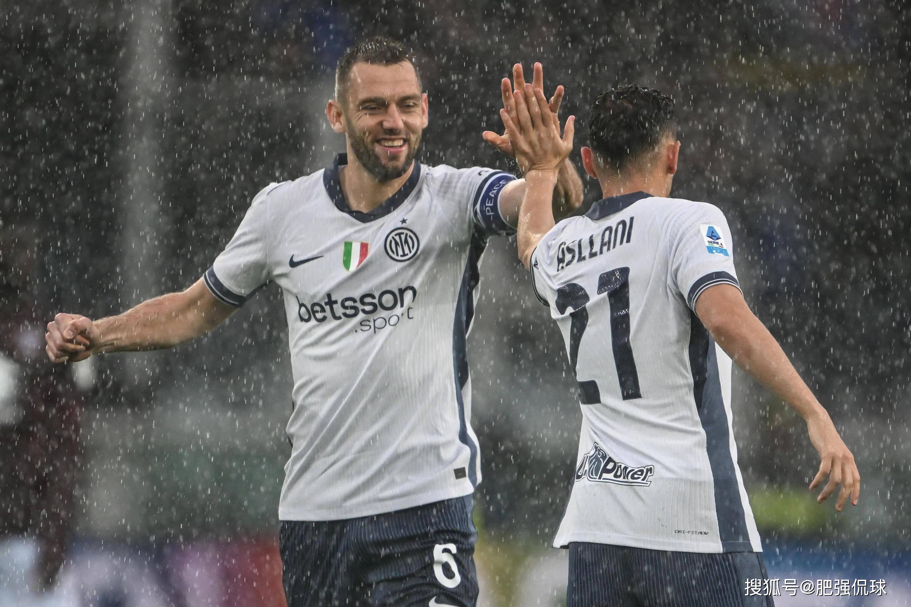 国米客场轻松取胜,球队士气大振 国米客场轻松取胜,球队士气大振