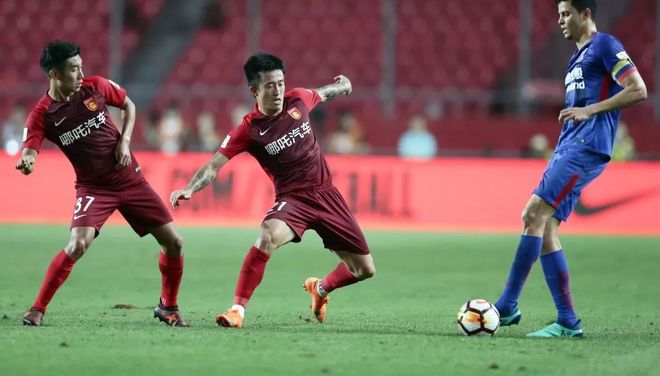 河北华夏幸福客场战平重庆斯威