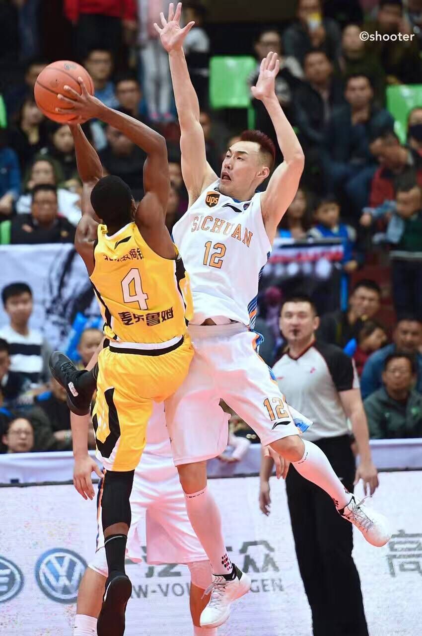 包含四川男篮突破困境，主场告捷喜迎赛季首胜！的词条