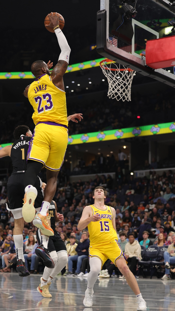 湖人战胜灰熊，取得两连胜！