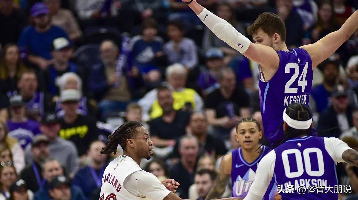 爵士内线大将发挥出色，助球队战胜强敌