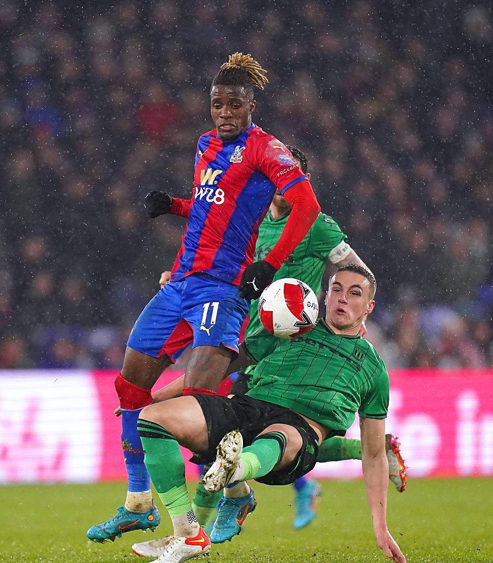 星空体育官方登录入口-包含水晶宫客场战平，保持不败状态的词条